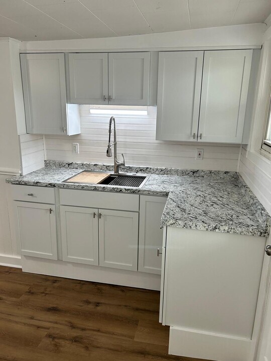 478 Hevey St, Unit Apartment #3 in Manchester, NH - Foto de edificio