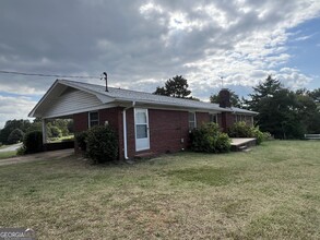 1866 E Main St in Royston, GA - Building Photo - Building Photo