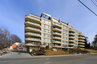 Queens Heights in Kitchener, ON - Building Photo - Primary Photo