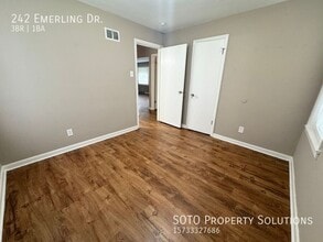 242 Emerling Dr in St. Louis, MO - Building Photo - Building Photo