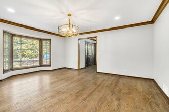 71 Crestview Dr in Oswego, IL - Building Photo - Building Photo