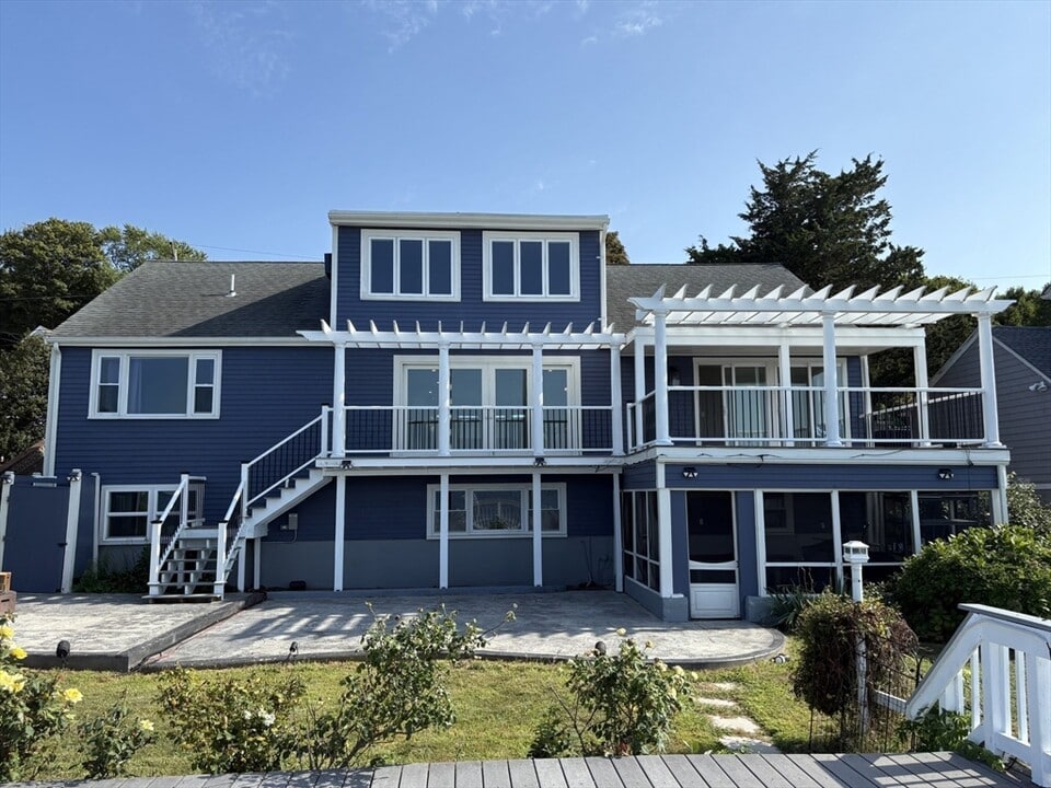 85 Regatta Rd in Weymouth, MA - Building Photo