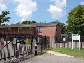 Greenwood Apartments in Memphis, TN - Building Photo - Building Photo