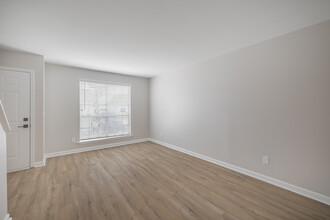 Oakleaf Townhomes in Mount Pleasant, SC - Building Photo - Interior Photo