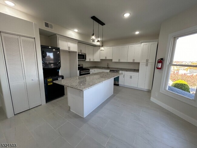 19 Fairview Pl-Unit -2 in Kearny, NJ - Foto de edificio - Building Photo
