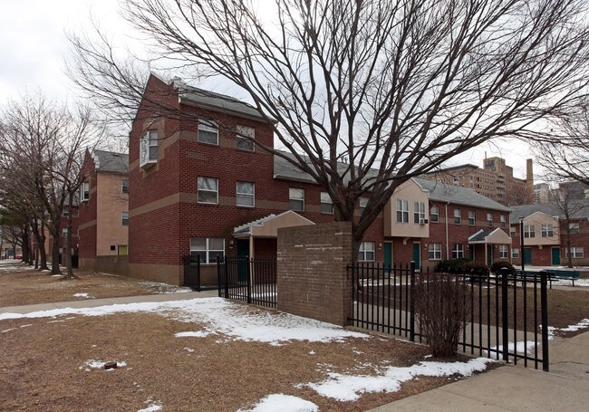 University City Townhomes in Philadelphia, PA - Foto de edificio - Building Photo