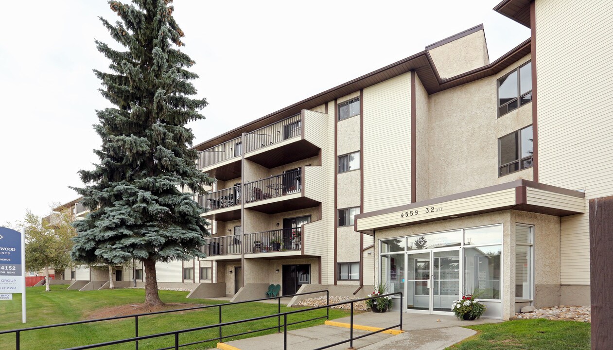 The Ridgewood Apartments in Edmonton, AB - Building Photo