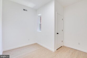 5855 Larchwood Ave in Philadelphia, PA - Building Photo - Building Photo