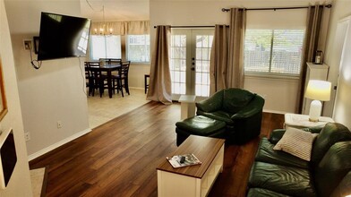 12813 Magnolia Mound Trail in Austin, TX - Foto de edificio - Building Photo