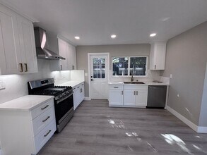 3295 Ravenswood Way in San Jose, CA - Building Photo - Building Photo