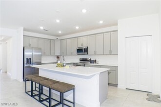 8925 Cascade Price Cir in North Fort Myers, FL - Building Photo - Building Photo