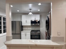 966 Emerald St in San Diego, CA - Building Photo