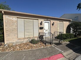 52 Townhouse Ln in Corpus Christi, TX - Building Photo