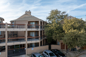 Casa Blanca in Dallas, TX - Building Photo - Building Photo