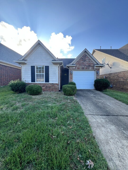 2777 Virginia Woods Pl in Arlington, TN - Foto de edificio