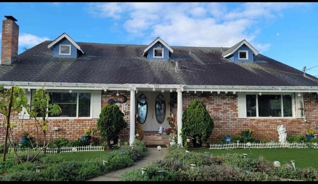 property at 732 Clubhouse Dr