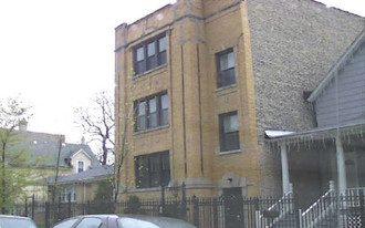 3558-3560 W Cortland St Apartamentos