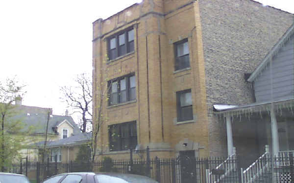 3558-3560 W Cortland St in Chicago, IL - Foto de edificio