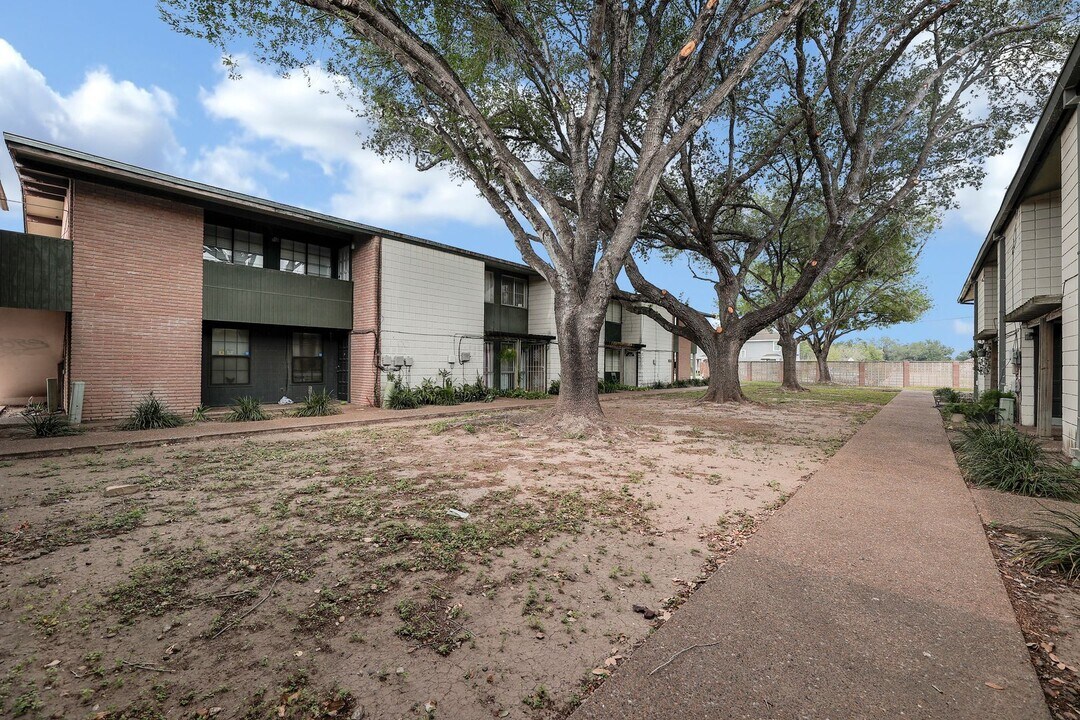 519 S 4th Ave in Edinburg, TX - Building Photo