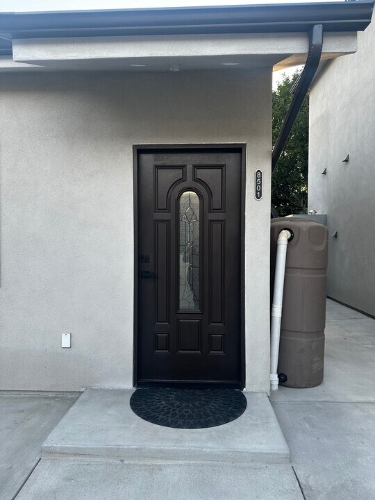 8501 Cranford Ave in Sun Valley, CA - Building Photo