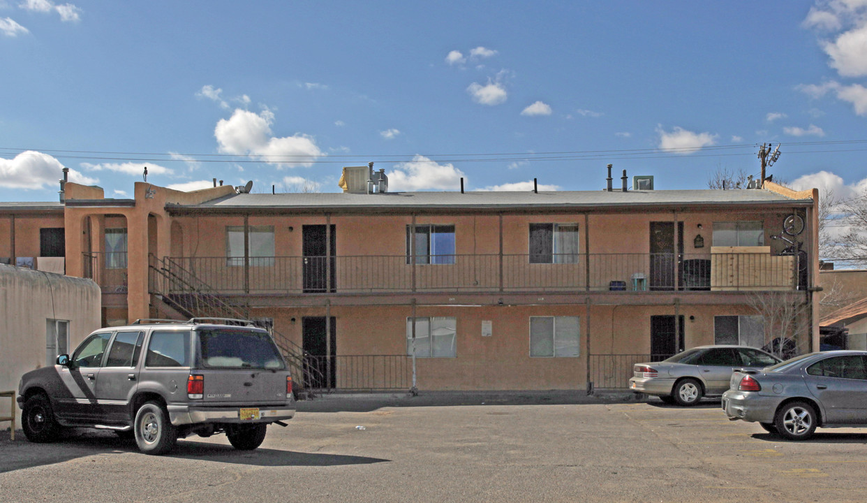 243-247 Rhode Island NE in Albuquerque, NM - Building Photo