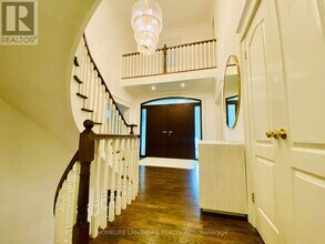 55 Ennisclare Dr W in Oakville, ON - Building Photo - Building Photo