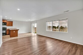 1927 200 St E in Spanaway, WA - Building Photo - Building Photo