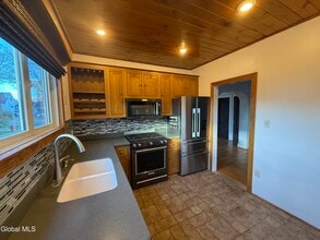 152 E State St in Gloversville, NY - Building Photo - Building Photo