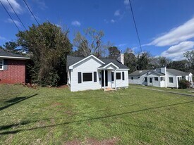113 Calhoun St in Abbeville, SC - Building Photo