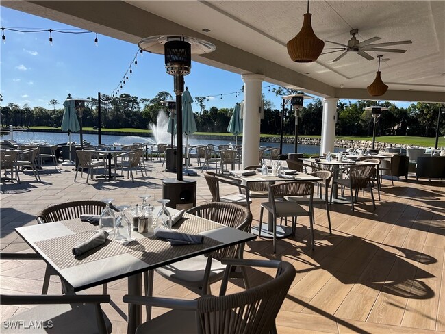 2230 Chesterbrook Ct in Naples, FL - Foto de edificio - Building Photo