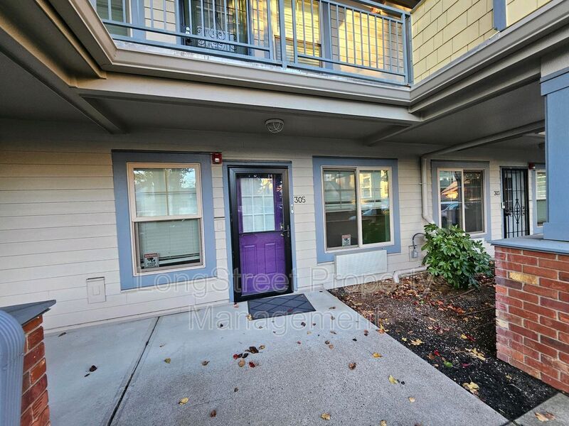 9837 NE Irving St in Portland, OR - Building Photo