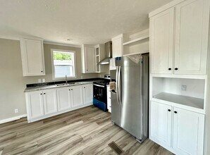 30 1st St in Russell Springs, KY - Building Photo - Building Photo