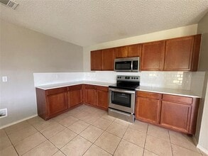 1002 Richmond Dr in Ennis, TX - Foto de edificio - Building Photo