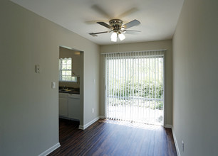 Chastaine Park Apartments in Homewood, AL - Building Photo - Interior Photo