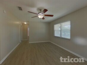 1106 Windsor Hill Way in Tarpon Springs, FL - Building Photo - Building Photo