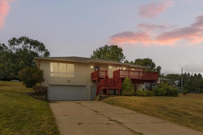 923 Beaver Lake Blvd in Plattsmouth, NE - Building Photo - Building Photo