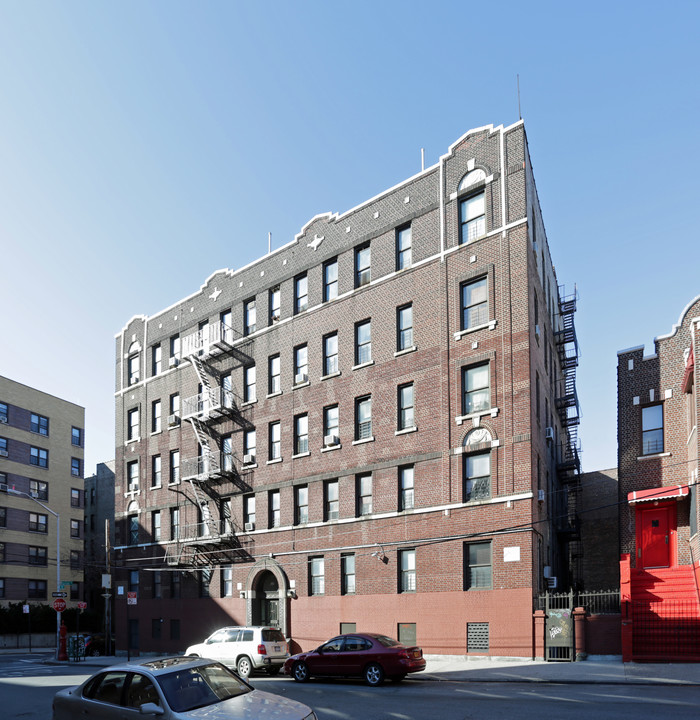 2709 Marion Ave in Bronx, NY - Building Photo