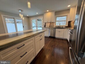 41 Dorset Dr in Broomall, PA - Foto de edificio - Building Photo