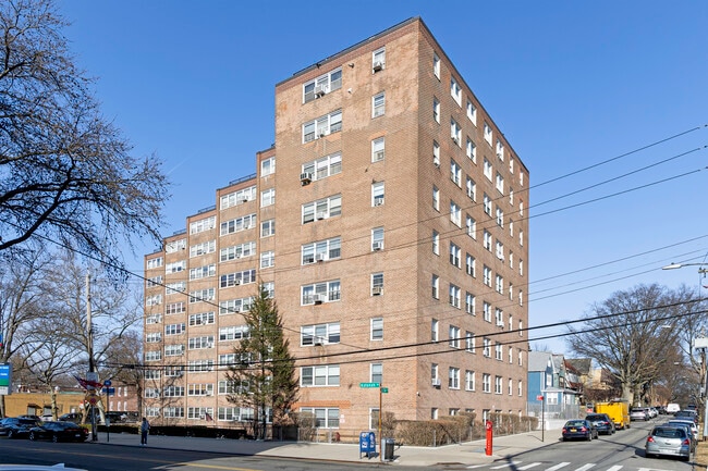 Woodlawn Veterans Mutual Housing Co-op in Bronx, NY - Building Photo - Building Photo