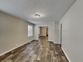 2219 Whalen Ave in Indianapolis, IN - Foto de edificio - Building Photo