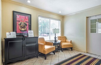 Furnished Studio-Newark - Woodbridge in Woodbridge, NJ - Building Photo - Building Photo