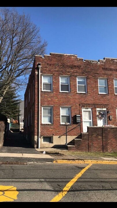220 Sedore Ave-Unit -2 in Fairview, NJ - Building Photo