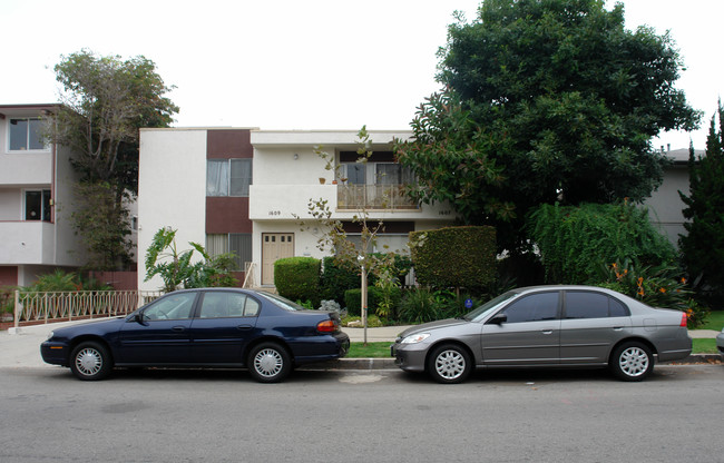 1609 Greenfield Ave in Los Angeles, CA - Building Photo - Building Photo