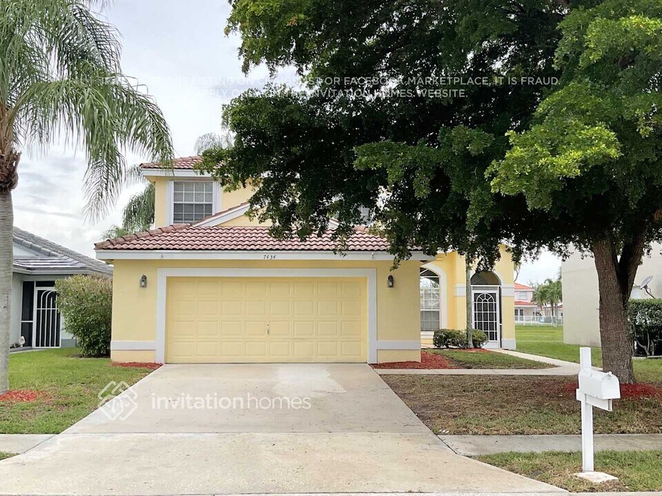 7434 Michigan Isle Rd in Greenacres, FL - Building Photo