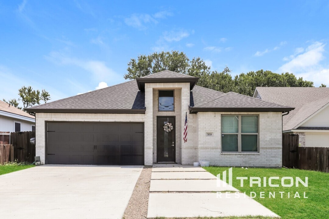 3018 Canada Dr in Dallas, TX - Building Photo