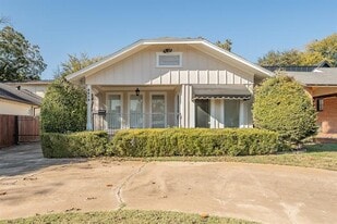 2412 Kenley St in Fort Worth, TX - Building Photo