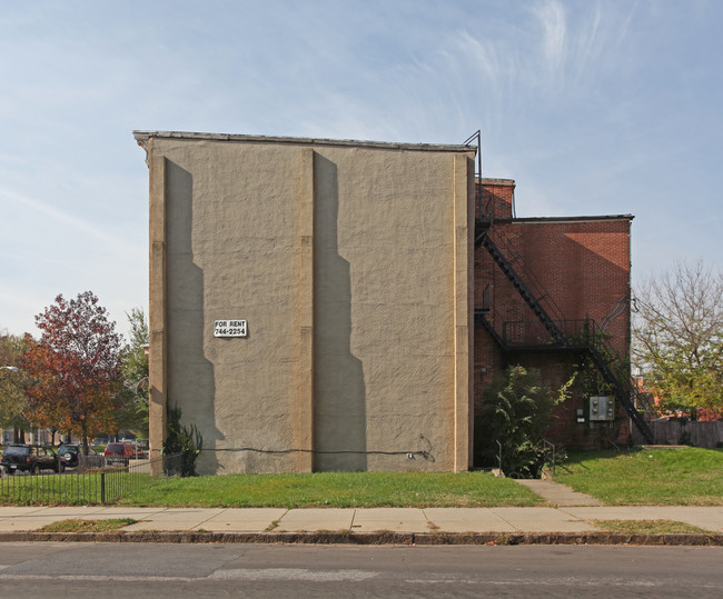 1302 W Lexington St in Baltimore, MD - Foto de edificio - Building Photo