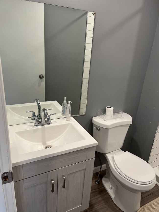 108 N Main St, Unit 108 in Minoa, NY - Foto de edificio - Building Photo