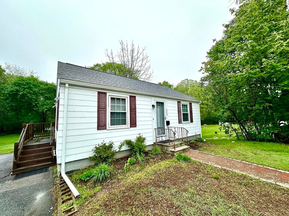 353 Union St in Ashland, MA - Building Photo
