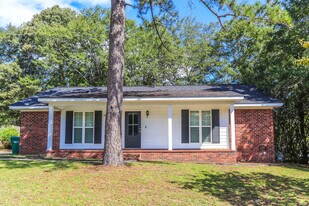 913 N Willowick Dr in Grovetown, GA - Building Photo